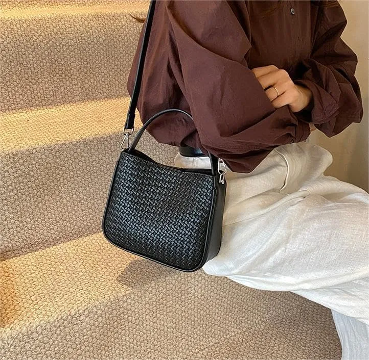 Commuter underarm Purses women's woven handbags simple retro versatile fashion shoulder crossbody bags