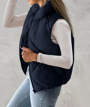 Newffr Women's Quilted Puffer Vest Sleeveless Lightweight Zip Up Jacket Winter Warm Coat Outerwear