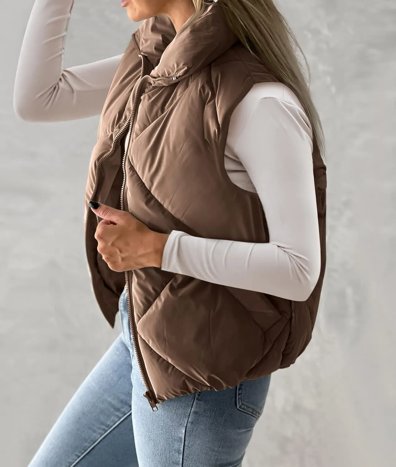 Newffr Women's Quilted Puffer Vest Sleeveless Lightweight Zip Up Jacket Winter Warm Coat Outerwear
