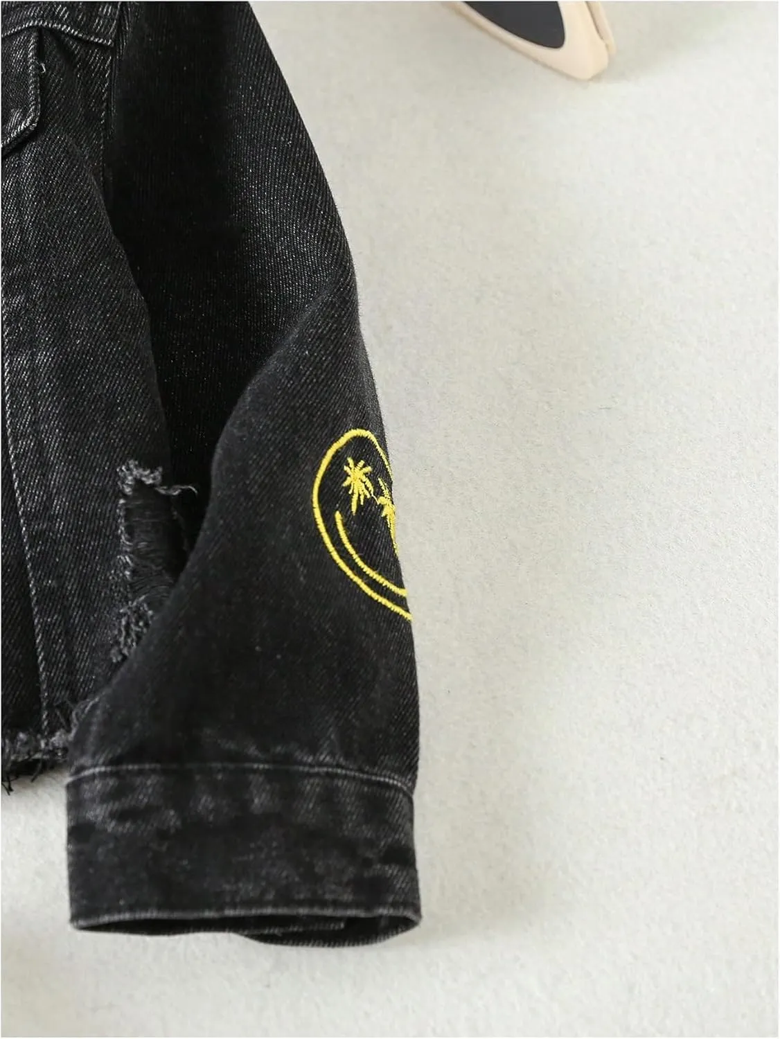 WDIRARA Girl's Letter Graphic Denim Jacket Raw Hem Long Sleeve Button Down Outerwear