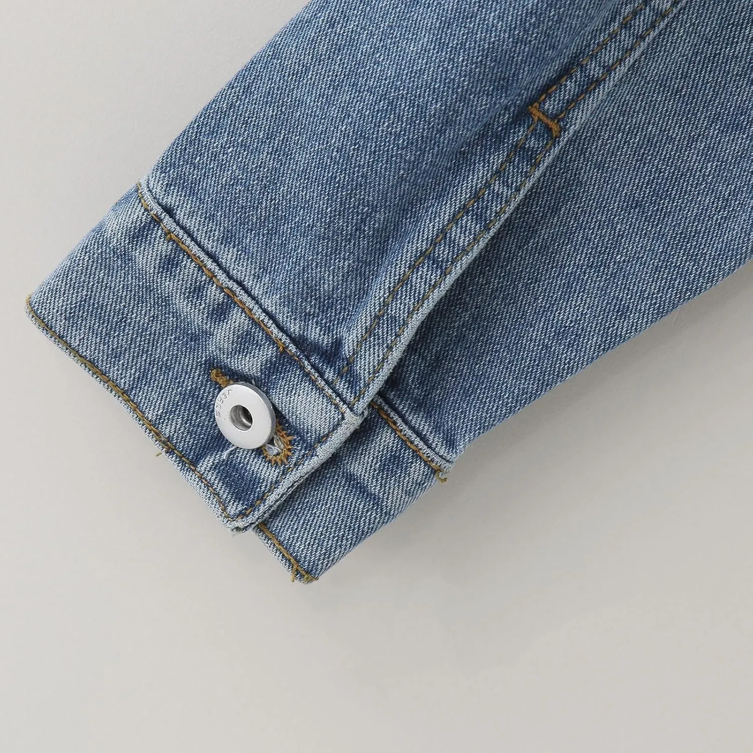 Womens Cropped Denim Jackets Trendy Button Up Shacket Fall Spring Long Sleeve Jean Coats Retro Petite Denim Coat