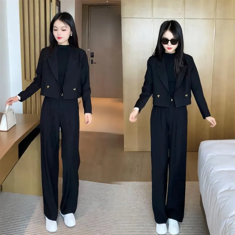 Women's fashionable two-piece suit! 👚