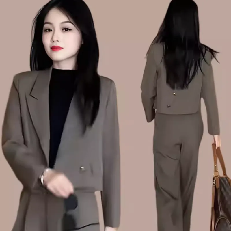 Women's fashionable two-piece suit! 👚