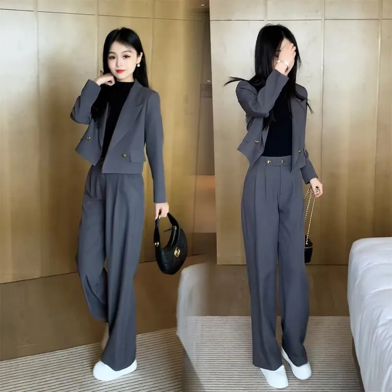 Women's fashionable two-piece suit! 👚